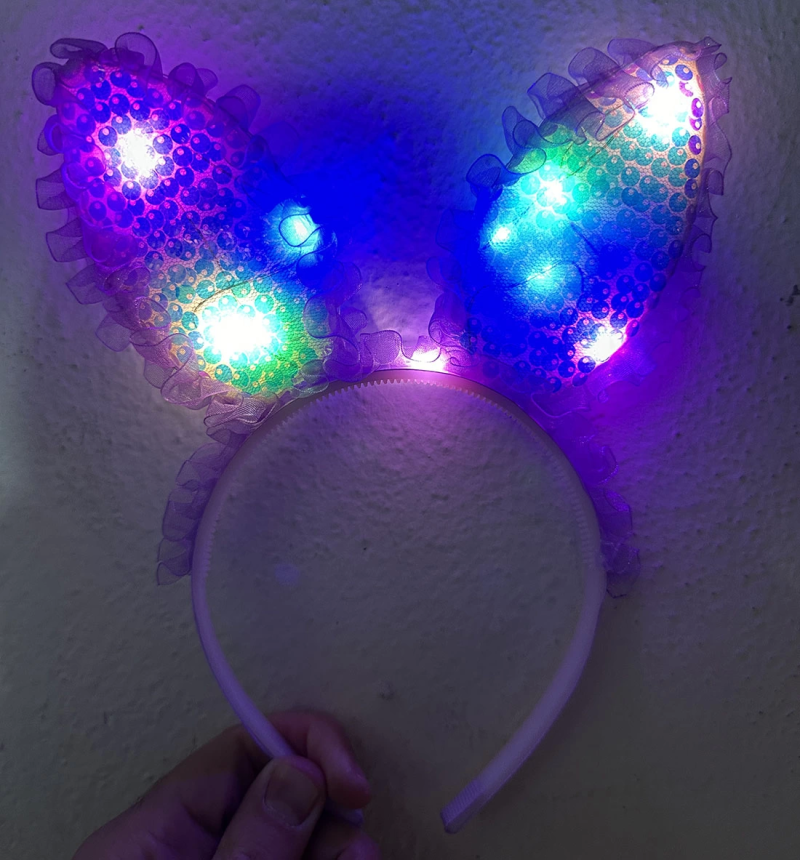 Kenarları Dantelli Mor Pullu Payetli Led Işıklı Tavşan Kulak Taç 23x19 Cm - Görsel 2