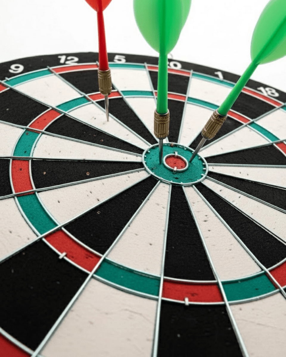 15 İnç Büyük Boy Dart Tahtası Ev Oyun Seti 4 Adet Metal Uç Oklu