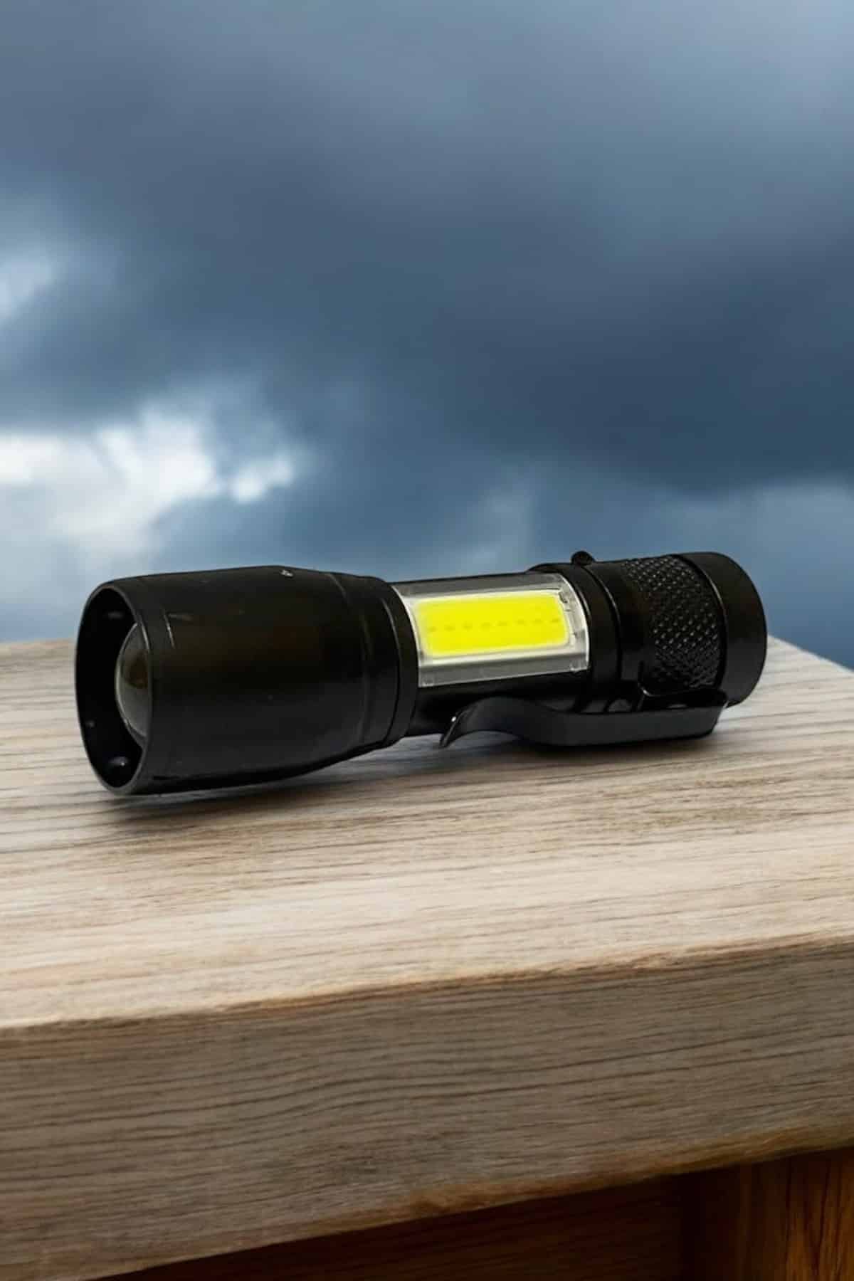 Şarjlı Metal Zoomlu El Feneri Işıldak Led Işık Taşınabilir El Lambası