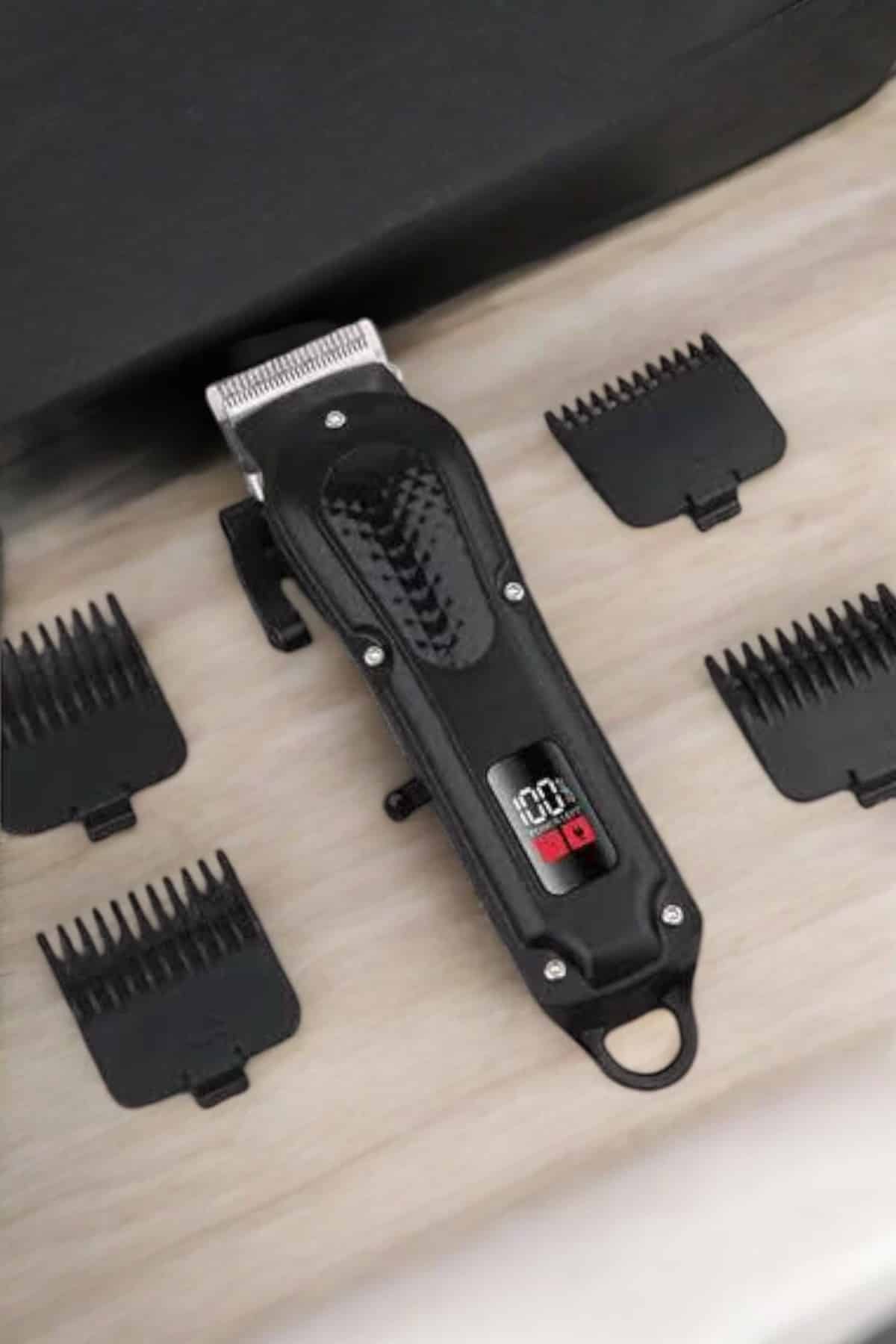Suya Dayanıklı Tıraş Makinesi Keskin Bıçaklı Dijital Göstergeli Şarjlı